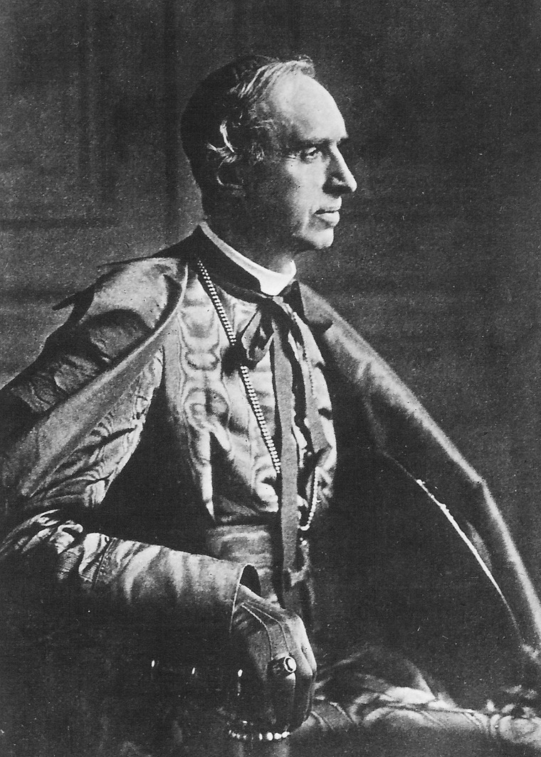 Cardinal Désiré-Joseph Mercier en visite aux Etats-Unis en 1920, auteur inconnu, domaine public, via Wikimedia Commons